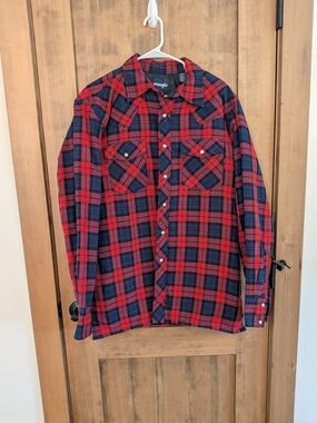 Wrangler Red and Navy Plaid Button-Up Shirt Jacket